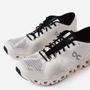 On Running Women’s size 7 - white & black